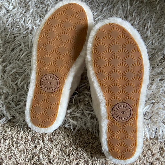 Ugg Slides - Picture 2 of 4